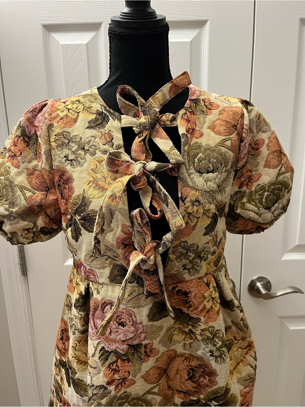 Jacquie Floral Tapestry Dress in Pink, Gold and Cream Sz S EUC - Picture 3 of 8
